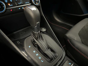 https://vehicle.imgix.net/4392714/c1d8cc6e-014e-44b1-9ede-b6918b988705.jpg