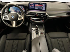 Fahrzeugbild BMW 520d xDrive paddles Touring