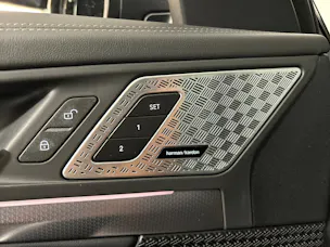 BMW X1 23d xDrive paddles