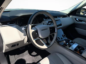 https://vehicle.imgix.net/4392984/afa92092-2306-4f43-bc97-1d387976cc1d.jpg