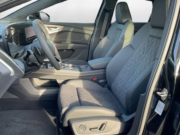 Audi Q4 e-tron SUV quattro performance