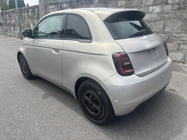 Fiat 500 electric 87 kW Armani