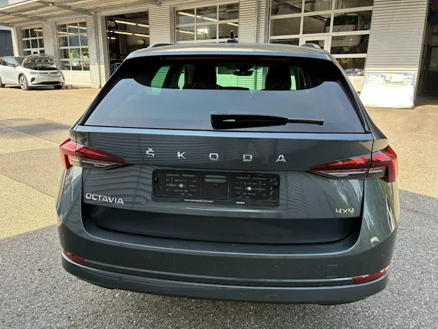 Škoda Octavia Combi 2.0 TDI DSG Ambition 4x4