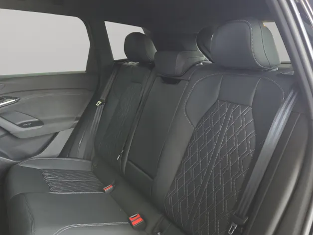 AUDI Q6 e-tron quattro