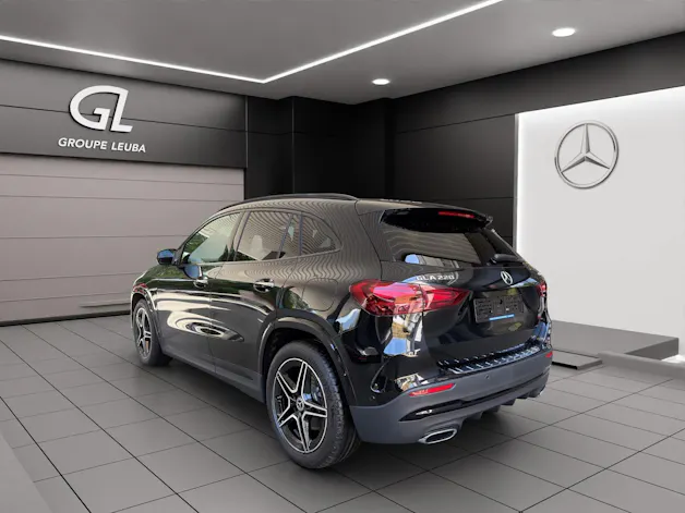 Mercedes-Benz GLA 220 4Matic 8G-DCT