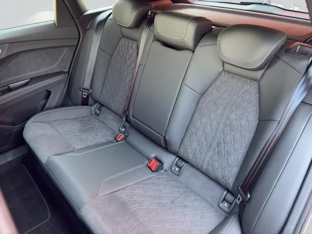 Audi Q4 e-tron SUV quattro performance