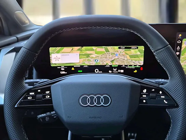 Audi Q4 e-tron SUV quattro performance Mythosschwarz Metallic