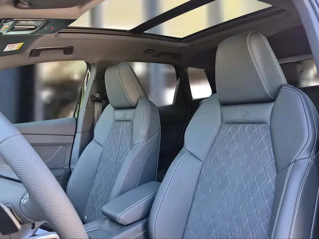 Audi Q4 e-tron SUV quattro performance Mythosschwarz Metallic