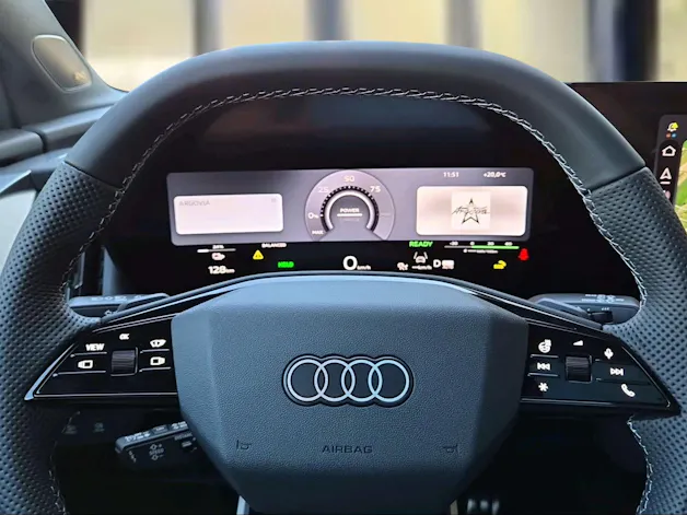Audi Q4 e-tron SUV quattro performance Mythosschwarz Metallic