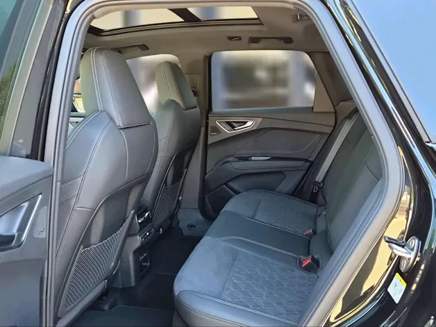 Audi Q4 e-tron SUV quattro performance Mythosschwarz Metallic