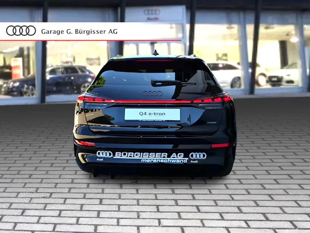 Audi Q4 e-tron SUV quattro performance Mythosschwarz Metallic