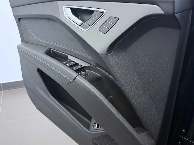 Audi Q4 e-tron SUV quattro performance