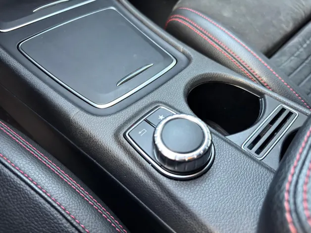 Mercedes-Benz GLA 200 AMG Line 7G-DCT