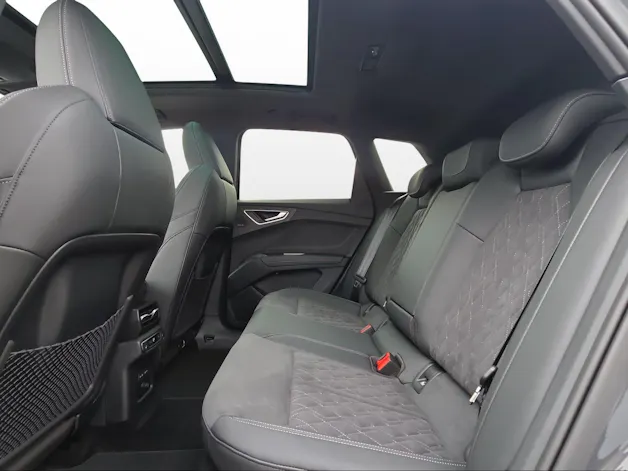 Audi Q4 e-tron SUV quattro performance