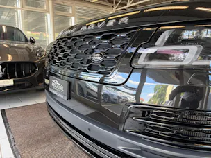 Land Rover Range Rover 5.0 V8 S/C SV AB Dynamic | CH | ALL BLACK | Fond Entertain 10" Multimedia | Standheiz. | Pano | HeadUp | Kühlbox |