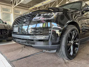 Land Rover Range Rover 5.0 V8 S/C SV AB Dynamic | CH | ALL BLACK | Fond Entertain 10" Multimedia | Standheiz. | Pano | HeadUp | Kühlbox |