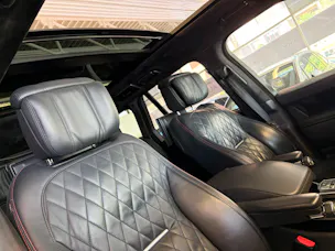 Land Rover Range Rover 5.0 V8 S/C SV AB Dynamic | CH | ALL BLACK | Fond Entertain 10" Multimedia | Standheiz. | Pano | HeadUp | Kühlbox |