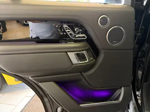 Land Rover Range Rover 5.0 V8 S/C SV AB Dynamic | CH | ALL BLACK | Fond Entertain 10" Multimedia | Standheiz. | Pano | HeadUp | Kühlbox |