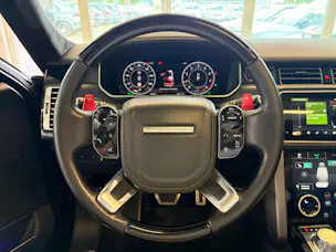 Land Rover Range Rover 5.0 V8 S/C SV AB Dynamic | CH | ALL BLACK | Fond Entertain 10" Multimedia | Standheiz. | Pano | HeadUp | Kühlbox |