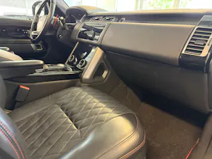 Land Rover Range Rover 5.0 V8 S/C SV AB Dynamic | CH | ALL BLACK | Fond Entertain 10" Multimedia | Standheiz. | Pano | HeadUp | Kühlbox |