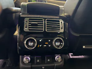 Land Rover Range Rover 5.0 V8 S/C SV AB Dynamic | CH | ALL BLACK | Fond Entertain 10" Multimedia | Standheiz. | Pano | HeadUp | Kühlbox |
