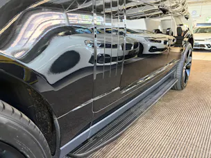 Land Rover Range Rover 5.0 V8 S/C SV AB Dynamic | CH | ALL BLACK | Fond Entertain 10" Multimedia | Standheiz. | Pano | HeadUp | Kühlbox |