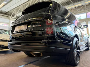 Land Rover Range Rover 5.0 V8 S/C SV AB Dynamic | CH | ALL BLACK | Fond Entertain 10" Multimedia | Standheiz. | Pano | HeadUp | Kühlbox |
