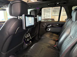 Land Rover Range Rover 5.0 V8 S/C SV AB Dynamic | CH | ALL BLACK | Fond Entertain 10" Multimedia | Standheiz. | Pano | HeadUp | Kühlbox |
