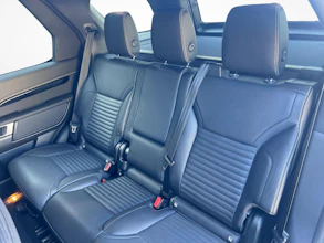 https://vehicle.imgix.net/4393408/a4cb1025-c7e5-4a26-a167-af9a8e96c631.jpg