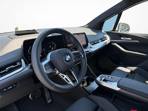 https://vehicle.imgix.net/4393412/17b51fb6-8278-4059-896f-de3f9df37e92.jpg