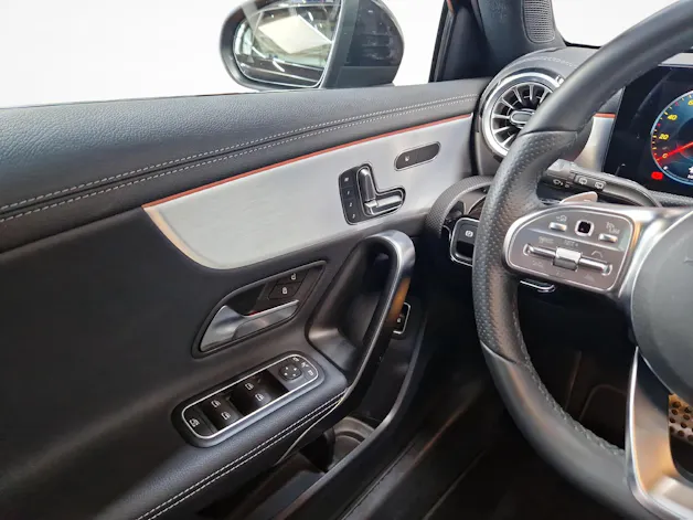 Mercedes-Benz A 250 e AMG Line