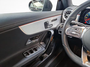 https://vehicle.imgix.net/4393437/890c8d7c-45fd-4806-9703-b024128942be.jpg