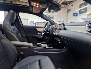 https://vehicle.imgix.net/4393437/e627cce5-7e49-4381-957a-8475e0ff622e.jpg