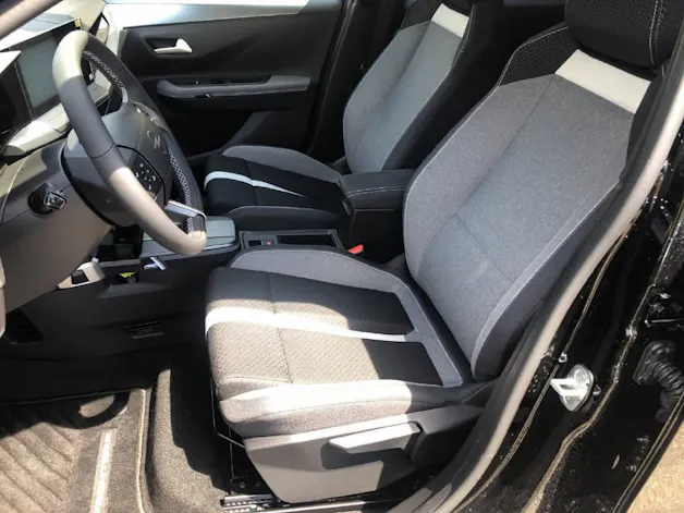 Opel Frontera 1.2 T HEV 145 GS