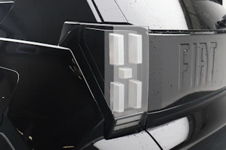https://vehicle.imgix.net/4393538/ceffcd15-8b32-4b96-af8f-7d934e468f0f.JPG