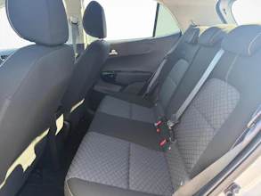 https://vehicle.imgix.net/4393541/0882ca6c-d519-4f7e-9461-676228177edb.jpg