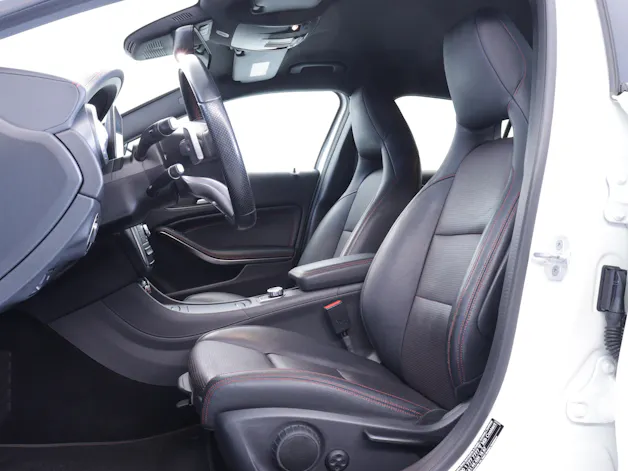 MERCEDES-BENZ GLA 250 AMG Line 4m