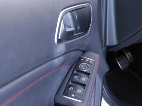 https://vehicle.imgix.net/4393835/2c21f7a1-3008-431f-8119-65783fb7c3d0.JPG