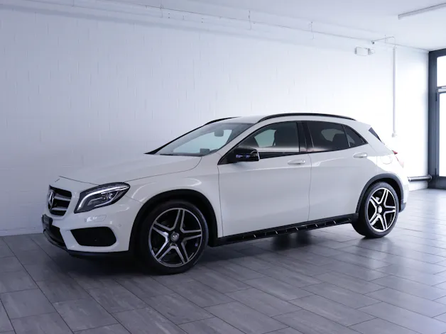 MERCEDES-BENZ GLA 250 AMG Line 4m