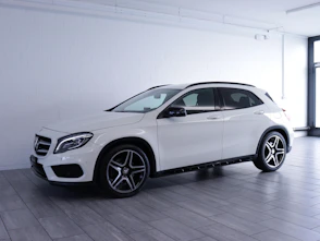 Fahrzeugbild MERCEDES-BENZ GLA 250 AMG Line 4m