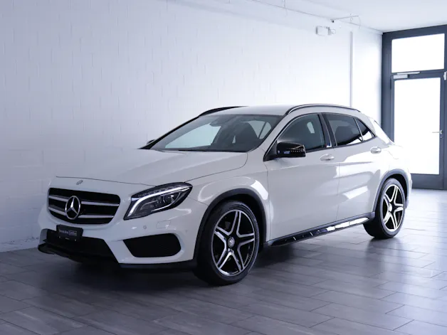 MERCEDES-BENZ GLA 250 AMG Line 4m