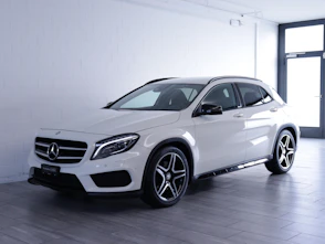 Fahrzeugbild MERCEDES-BENZ GLA 250 AMG Line 4m