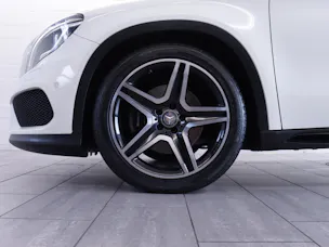 MERCEDES-BENZ GLA 250 AMG Line 4m