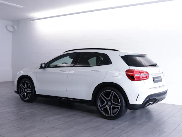 MERCEDES-BENZ GLA 250 AMG Line 4m
