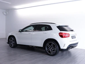 Fahrzeugbild MERCEDES-BENZ GLA 250 AMG Line 4m