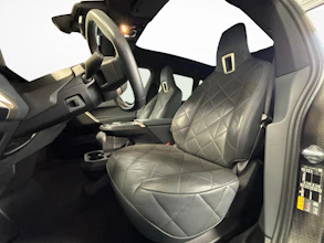 https://vehicle.imgix.net/4393839/fcc7d2aa-702f-4ff1-be86-a08cb36458a2.jpg