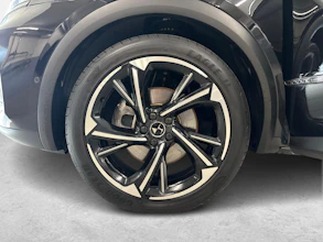 https://vehicle.imgix.net/4393842/f916cbe4-670b-40c7-9293-61b6efe831f9.jpg