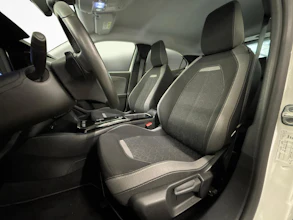 https://vehicle.imgix.net/4393848/53c7ad69-5f6f-4b4f-920a-e2edd30f30fd.jpg