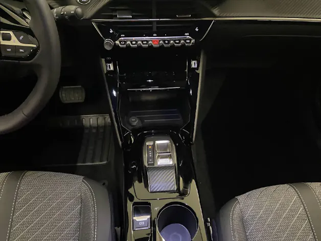 Peugeot 2008 1.2 Hybrid 145 Allure Premium EW