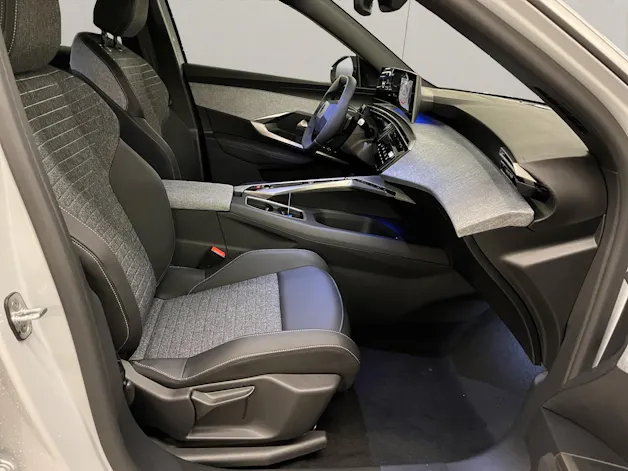 PEUGEOT 3008 1.2 Hybrid Allure Premium